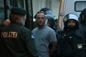 Klagenfurt o sobotní noci, policie zasahuje proti fanouškům